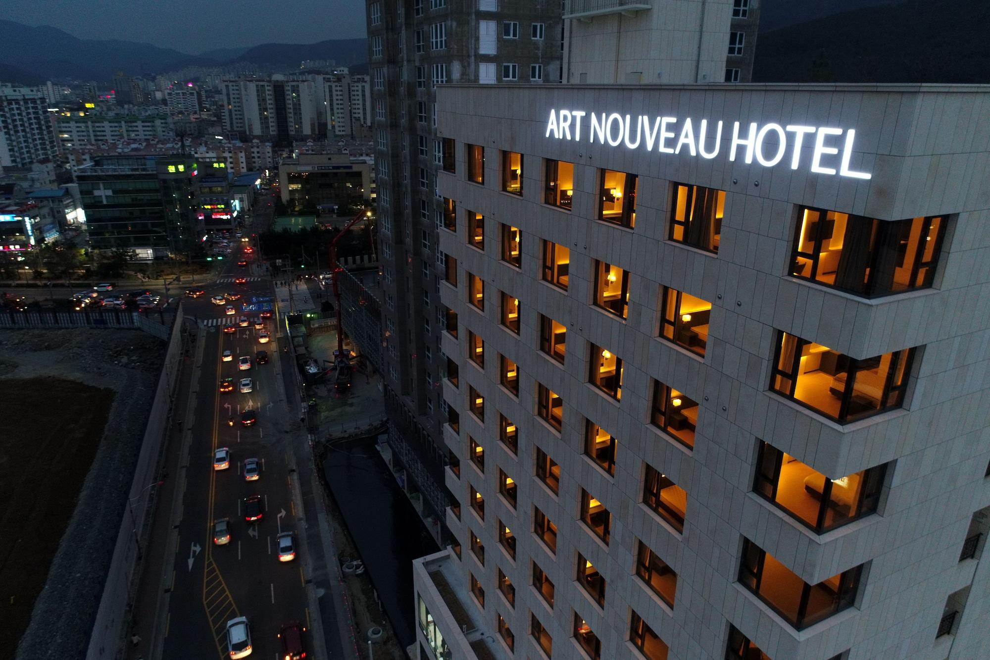 Geoje Artnouveau Suite Hotel Buitenkant foto