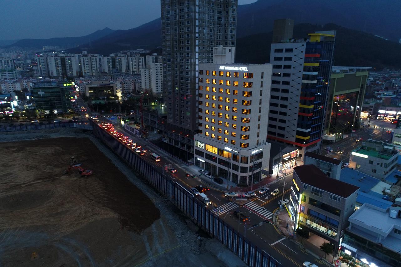 Geoje Artnouveau Suite Hotel Buitenkant foto