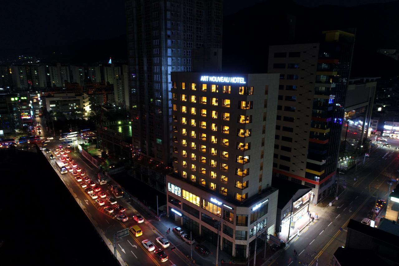 Geoje Artnouveau Suite Hotel Buitenkant foto