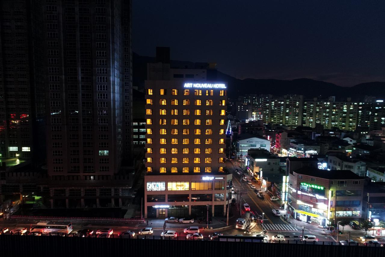 Geoje Artnouveau Suite Hotel Buitenkant foto